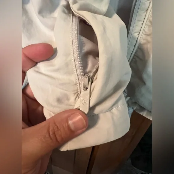 Lululemon Always Effortless Jacket
Dune - Picture 3 of 10